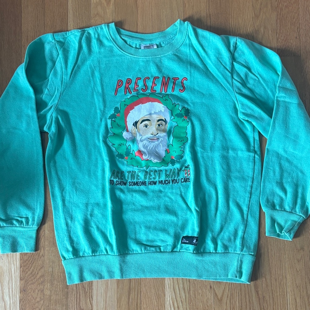 Women’s M “The Office” Green Christmas Sweater Crewneck